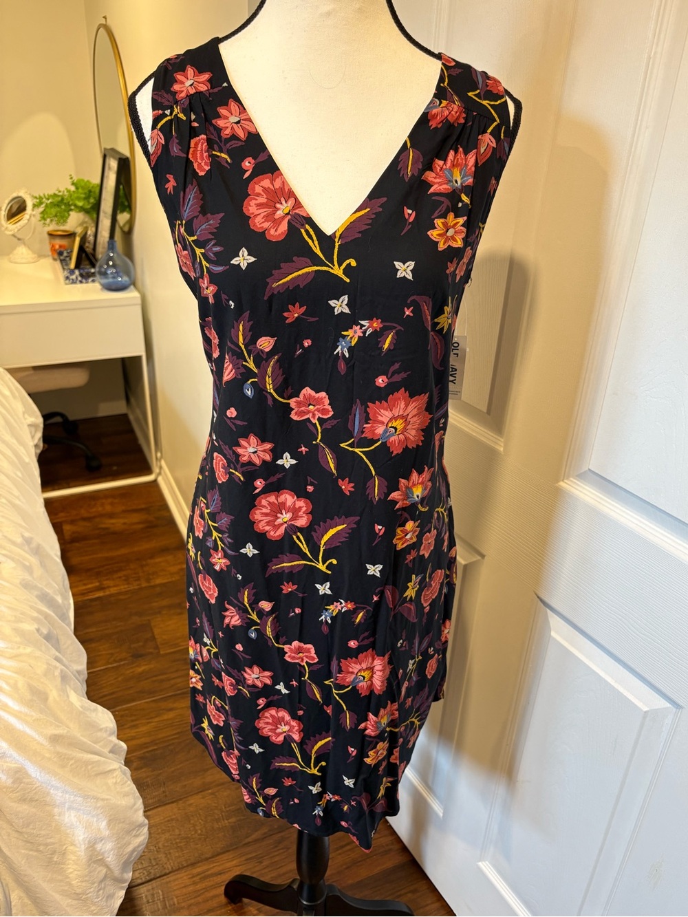 NWT Old Navy Black Floral V-Neck Shift Dress Large